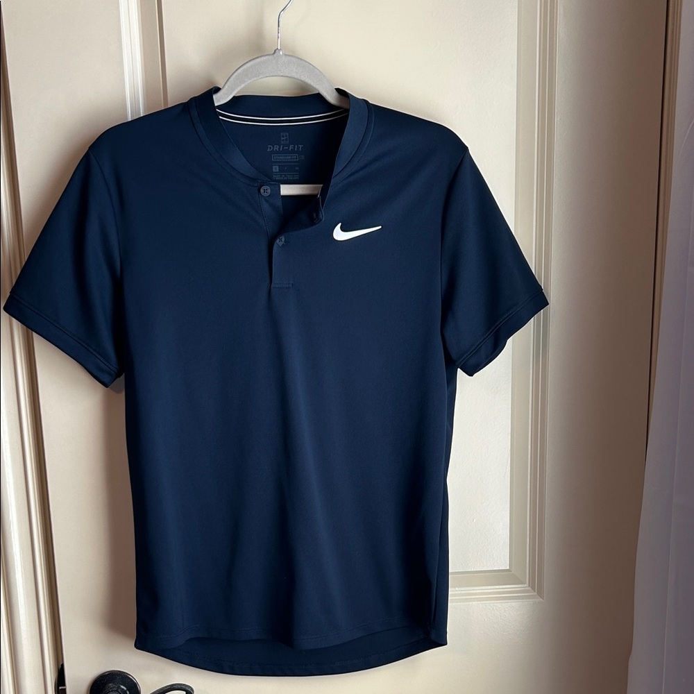 Nike Men's Dark Blue Casual Shirt
#0042